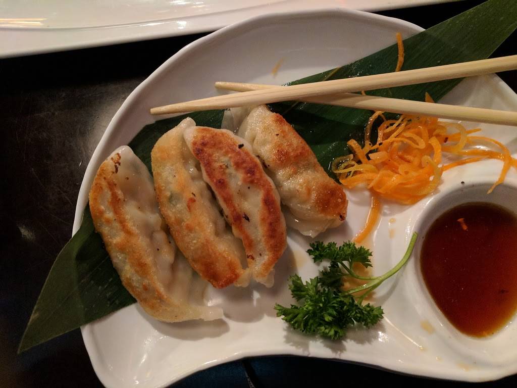 Cloud 9 | restaurant | 308 S Lake Ave, Duluth, MN 55802, USA | 2187869888 OR +1 218-786-9888