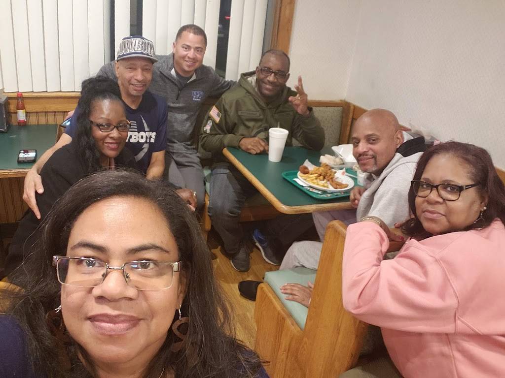 Golden Skillet | restaurant | 1301 E Memorial Dr, Ahoskie, NC 27910, USA | 2523325111 OR +1 252-332-5111