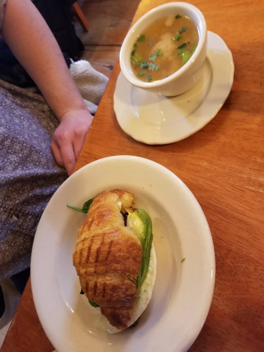 Hilltop Cafe | restaurant | 195 Isaac Frye Hwy, Wilton, NH 03086, USA | 6036542223 OR +1 603-654-2223