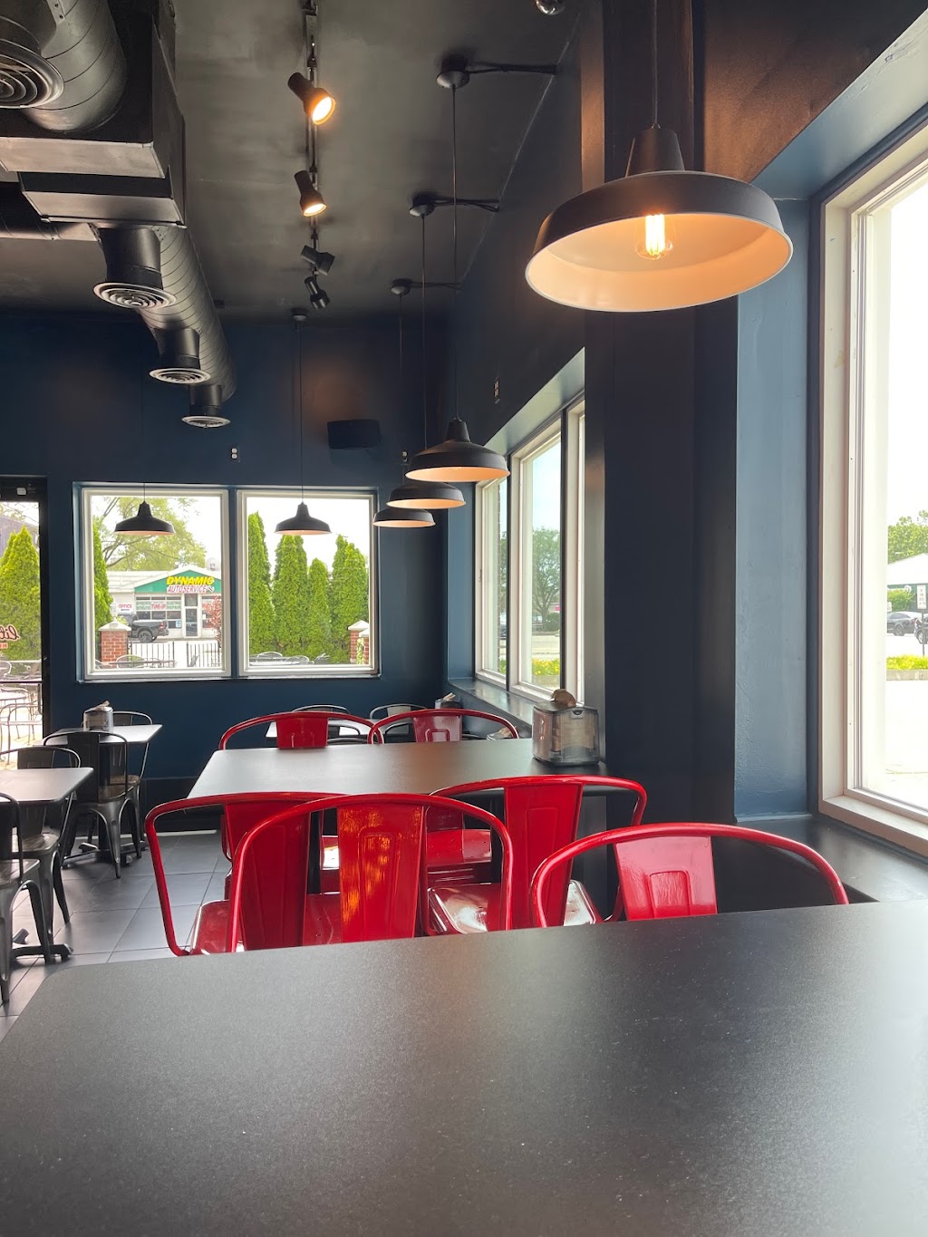 Little Lous Hot Chicken | restaurant | 2626 Coolidge Hwy, Berkley, MI 48072, USA | 2486773300 OR +1 248-677-3300