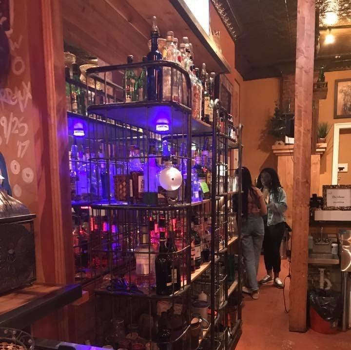 Boogaloos Bar & Grill | restaurant | 210 W Brookland Park Blvd, Richmond, VA 23222, USA | 8043080648 OR +1 804-308-0648