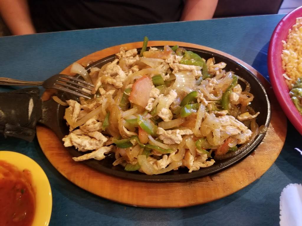 El Maguey | restaurant | 4225 Commonwealth Ct, St Joseph, MO 64503, USA | 8163965242 OR +1 816-396-5242