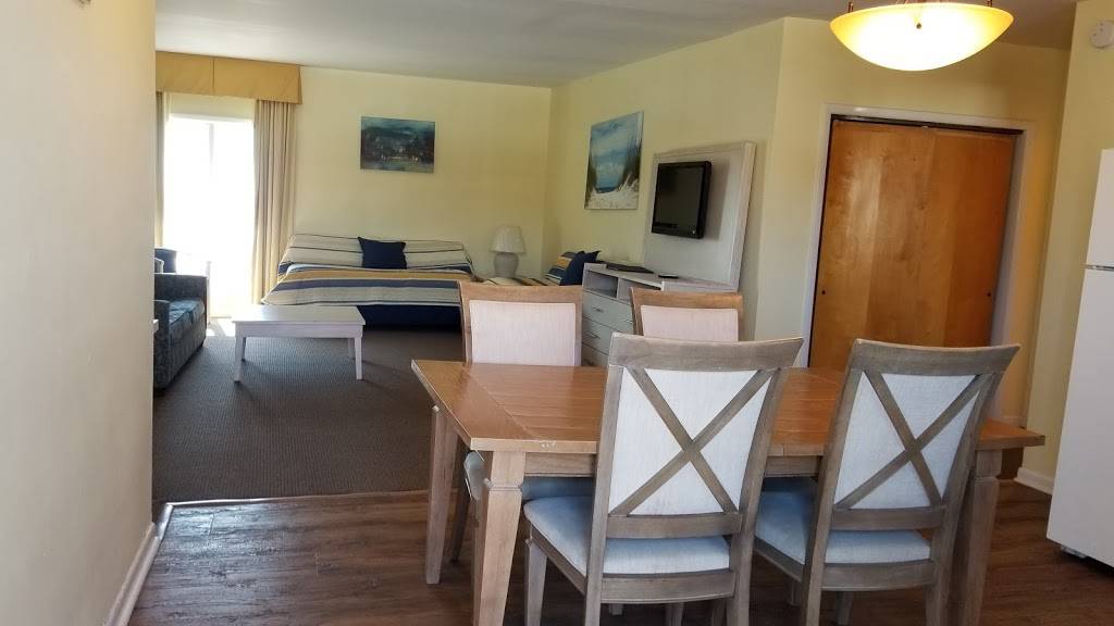 Last Hope Lagoon | restaurant | 126 S Emerson Ave # 1, Montauk, NY 11954, USA | 6316681511 OR +1 631-668-1511