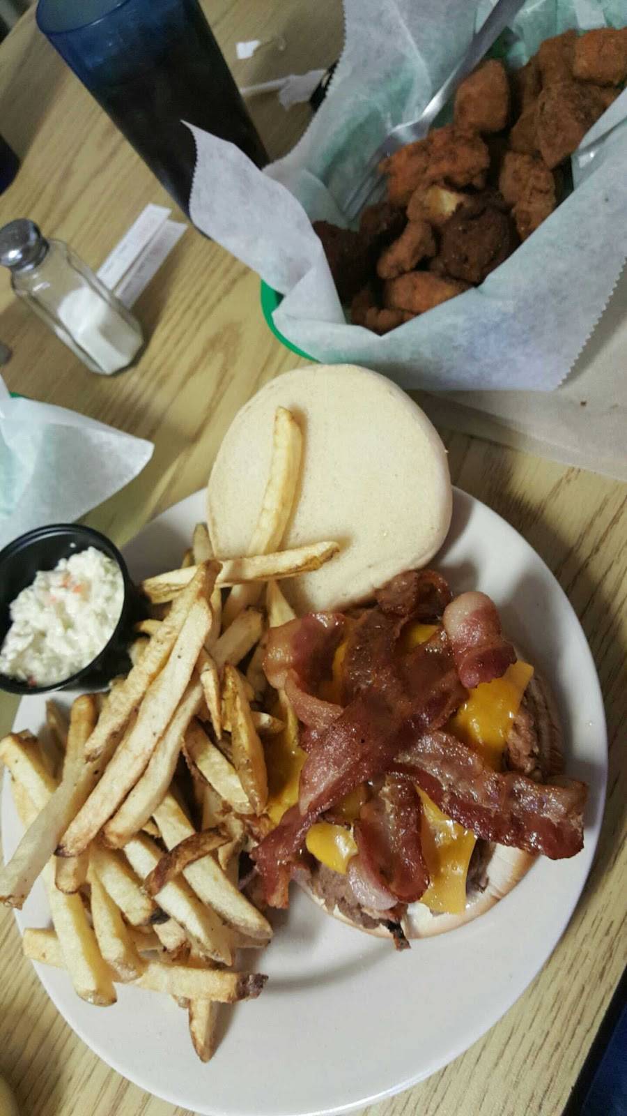 Big Mikes Burger Shoppe | restaurant | 2870 County Dr, Petersburg, VA 23803, USA | 8047213605 OR +1 804-721-3605