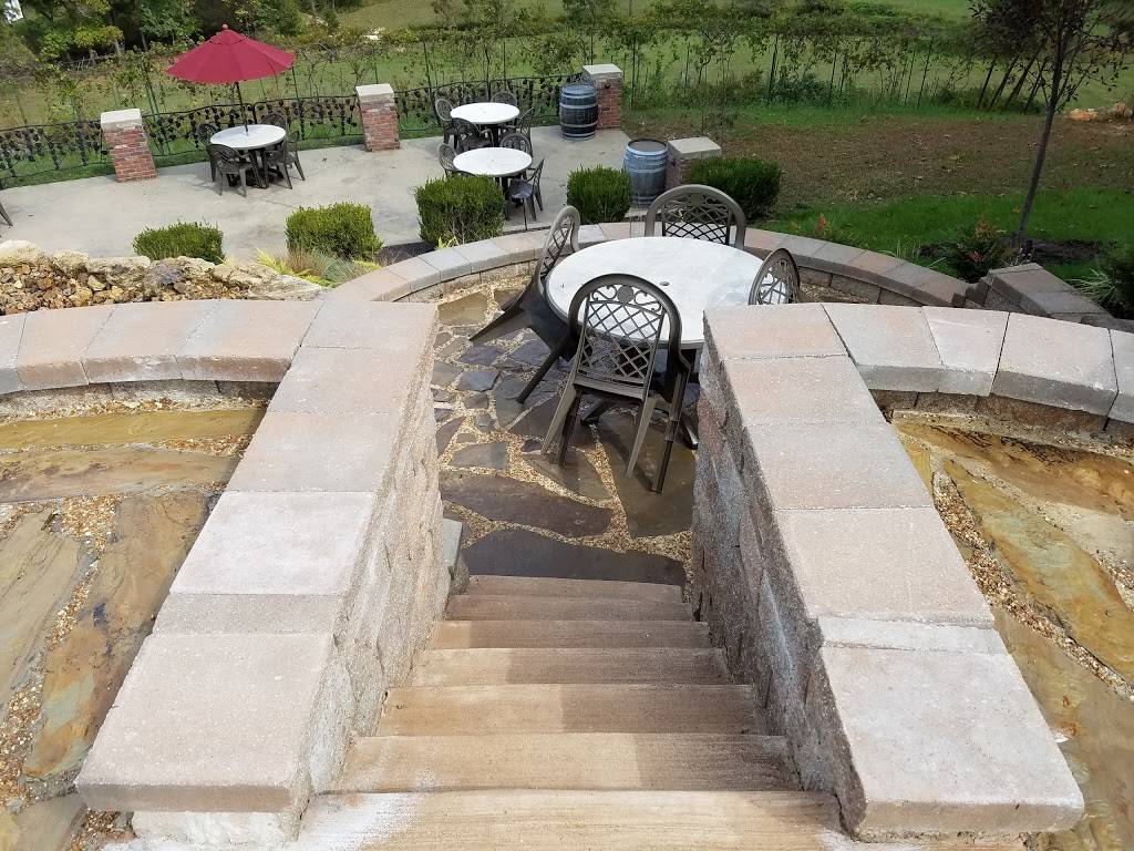 Seven Springs Winery | restaurant | 846 Winery Hills Estate, Linn Creek, MO 65052, USA | 5733170100 OR +1 573-317-0100
