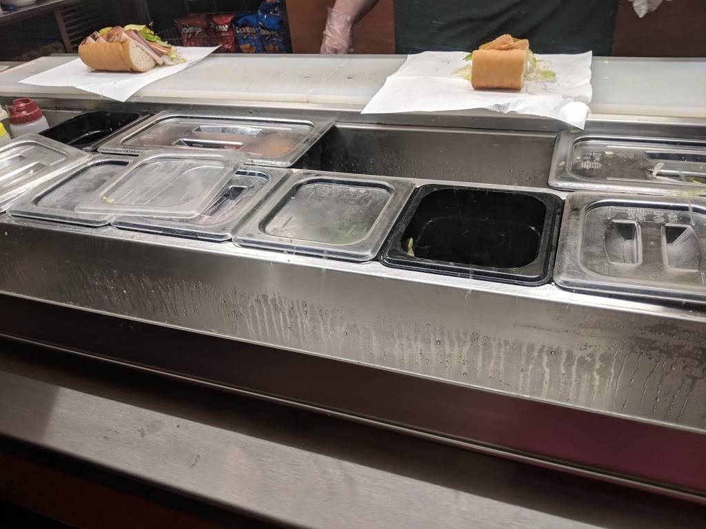 Subway Restaurants | restaurant | 2558 N 3653rd Rd, Sheridan, IL 60551, USA | 8154963292 OR +1 815-496-3292