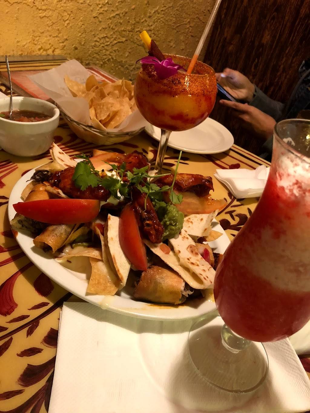 La Barca | restaurant | 2414 Vermont Ave, Los Angeles, CA 90007, USA | 3237356567 OR +1 323-735-6567