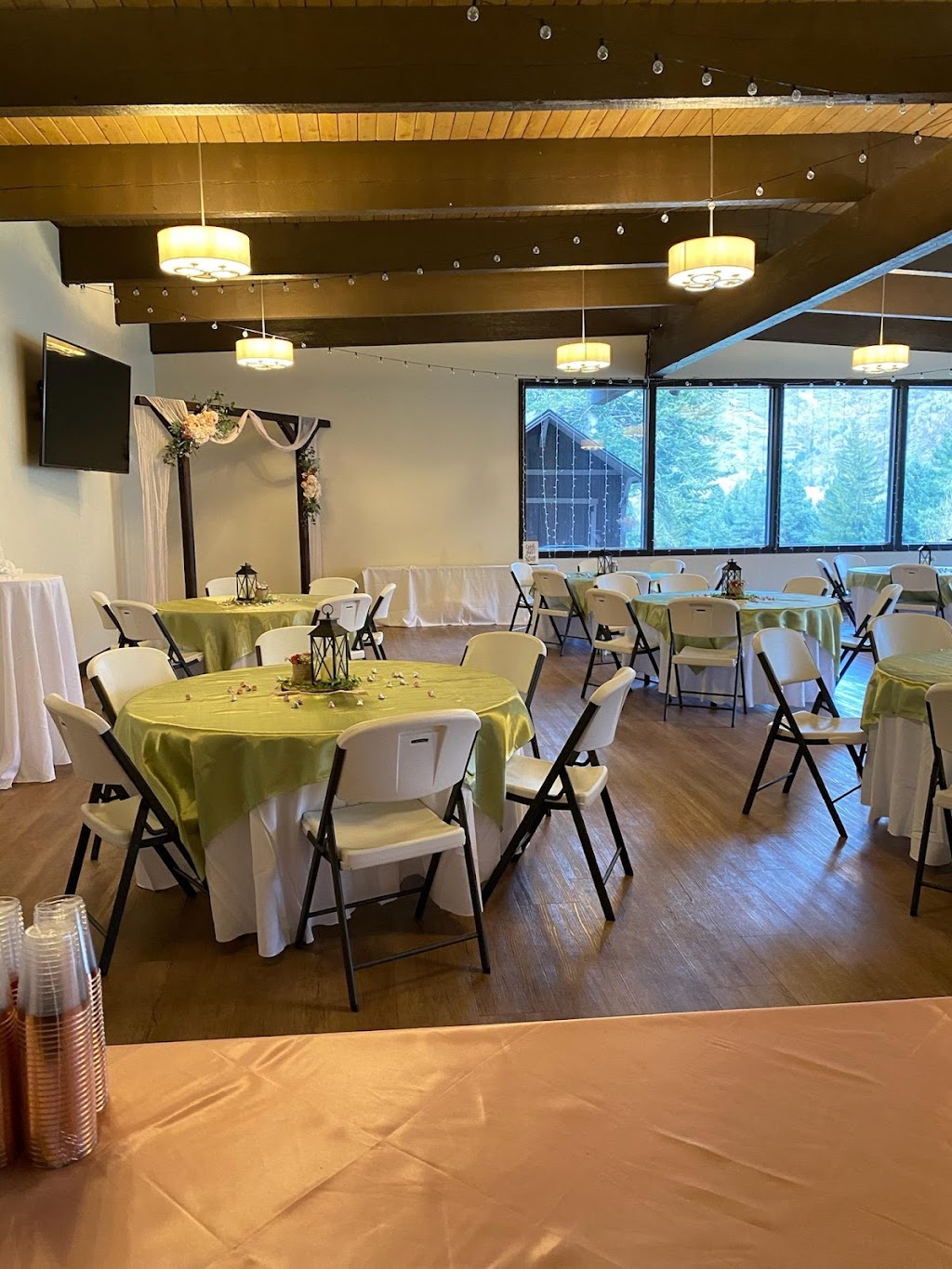 The Sand Trap Cafe & Hobble Creek Event Center | cafe | 94 Hobble Creek Canyon Rd, Springville, UT 84663, USA | 8014892783 OR +1 801-489-2783