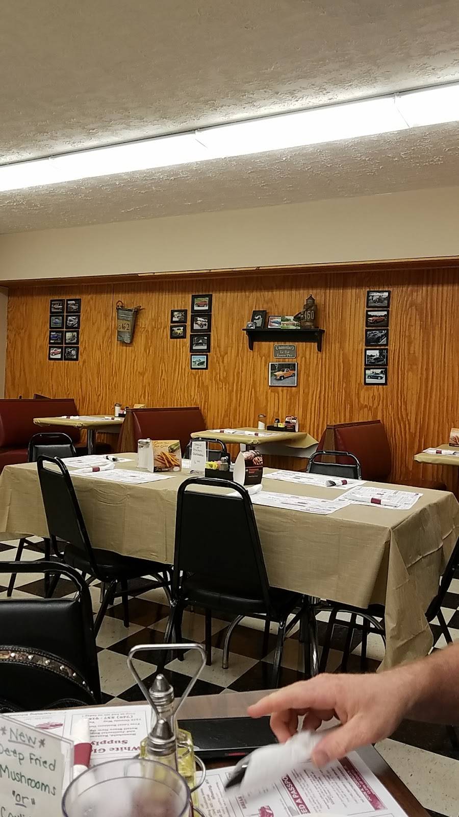 Mrs. Js Country Diner | restaurant | 151 US-250, Adena, OH 43901, USA | 7405462172 OR +1 740-546-2172