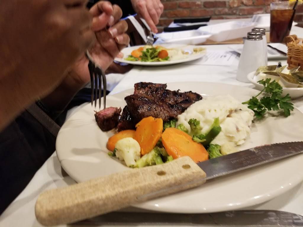 Fox and Hound Wood Grille and Tavern | restaurant | 123 Sea St, Quincy, MA 02169, USA | 6174714030 OR +1 617-471-4030