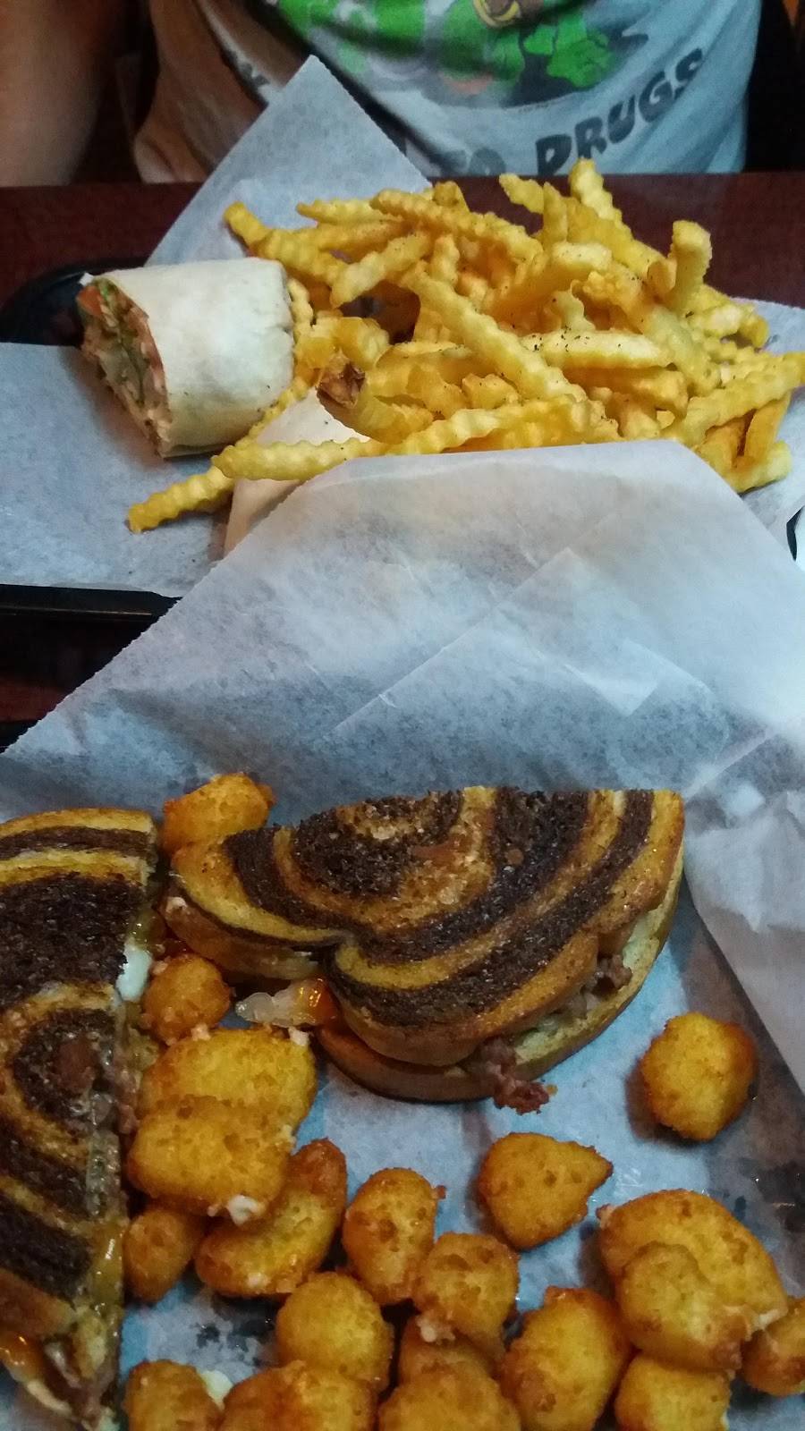 Goal Post Bar & Grill | restaurant | 3007 Manitowoc Rd, Green Bay, WI 54311, USA | 9204681668 OR +1 920-468-1668