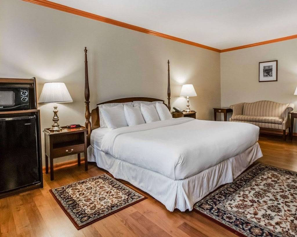 Admiral Fell Inn, an Ascend Hotel Collection Member | restaurant | 888 S Broadway, Baltimore, MD 21231, USA | 4105227377 OR +1 410-522-7377