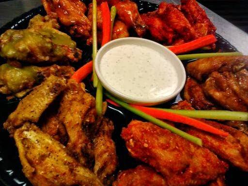 Royal Wings Sports Bar And Grill | restaurant | 6513 N Mesa St b, El Paso, TX 79912, USA | 9155902200 OR +1 915-590-2200