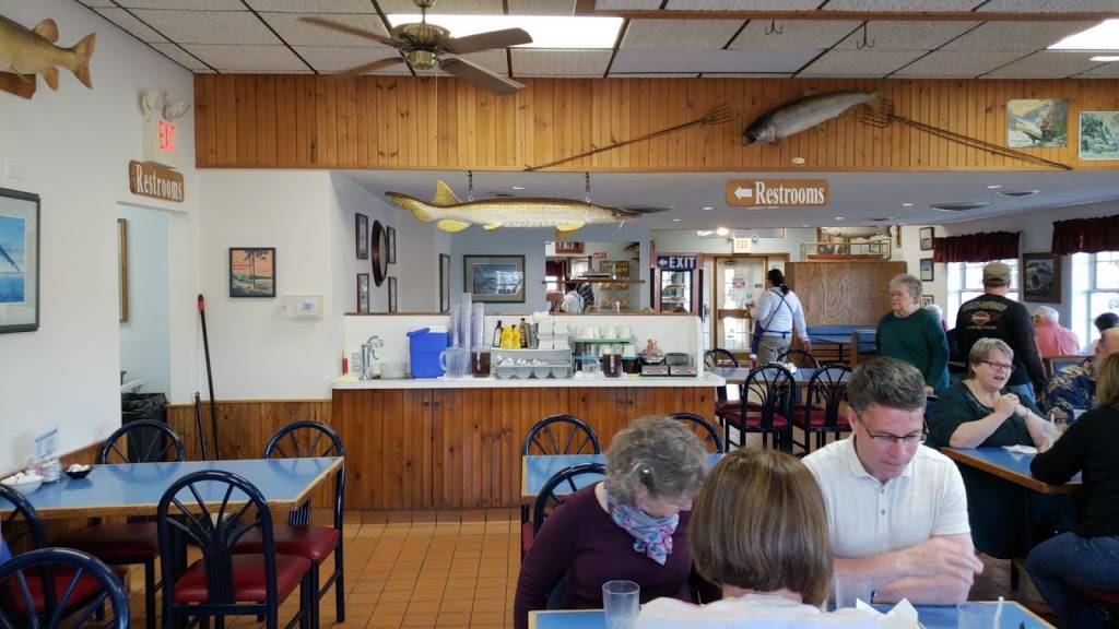 Darrows Family Restaurant | restaurant | 301 Louvingney St, Mackinaw City, MI 49701, USA | 2314365514 OR +1 231-436-5514