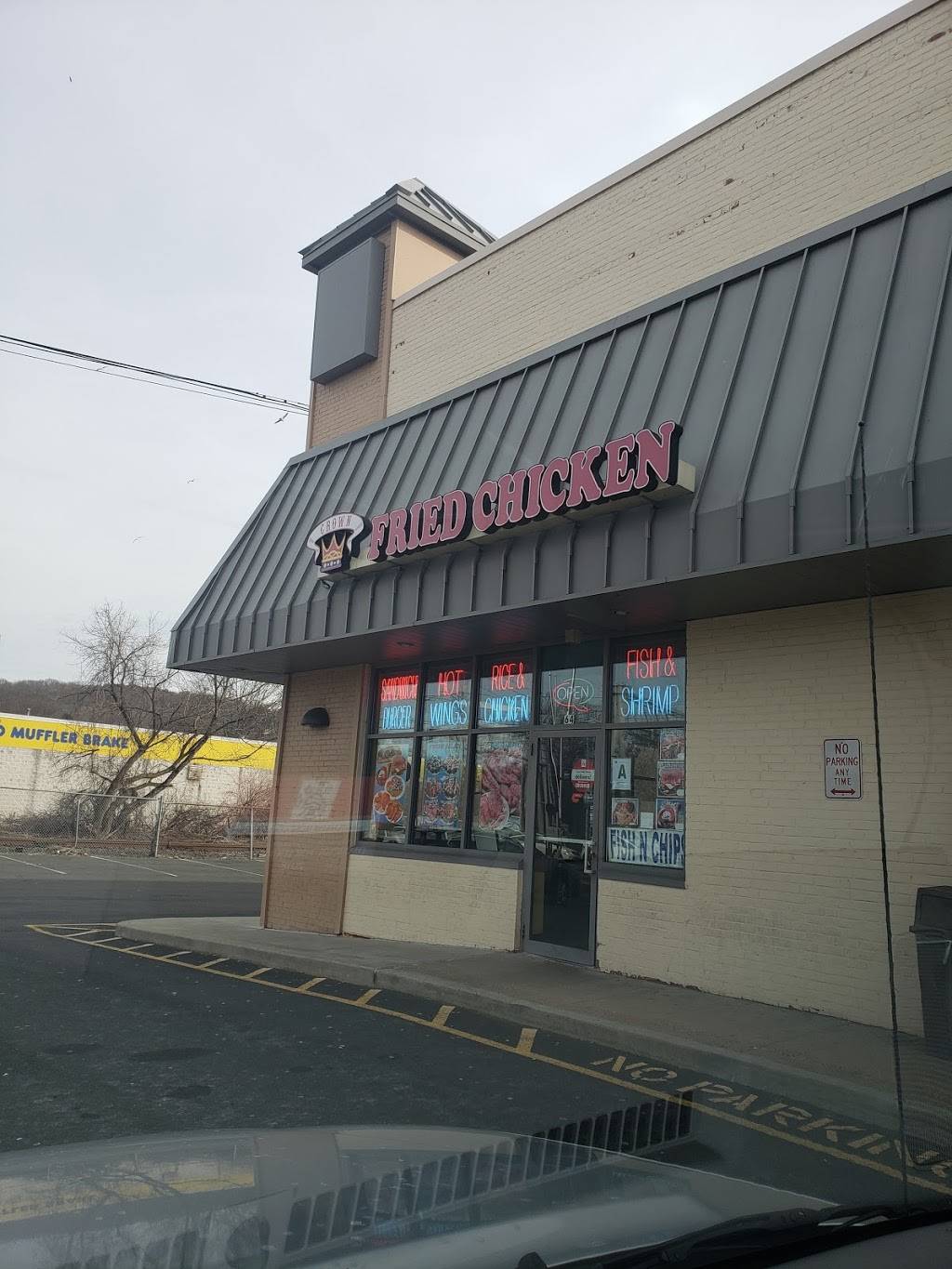 Crown Fried Chicken | restaurant | 64 Division St, Derby, CT 06418, USA | 2037519111 OR +1 203-751-9111