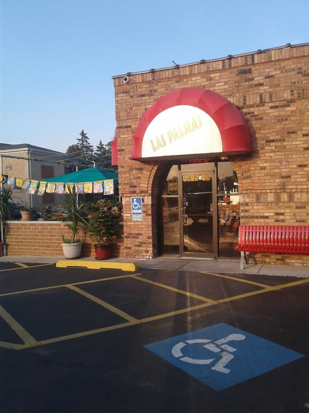 Las Palmas Mexican Restaurant | restaurant | 6815 W Montrose Ave, Harwood Heights, IL 60706, USA | 7088676500 OR +1 708-867-6500