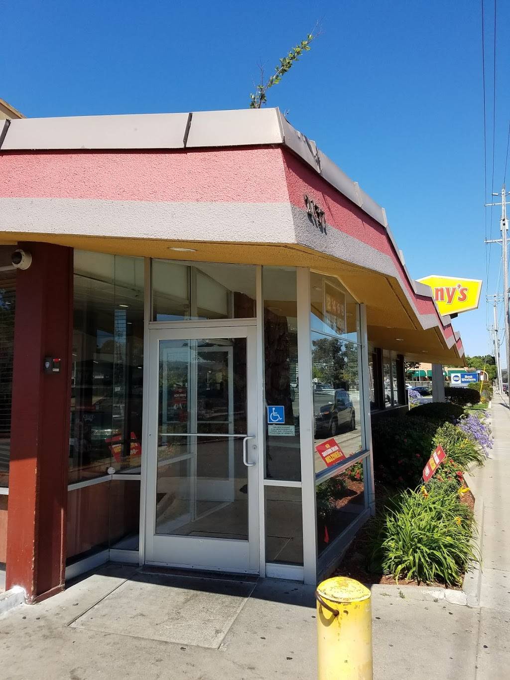 Dennys | restaurant | 2137 N Fremont St, Monterey, CA 93940, USA | 8313721655 OR +1 831-372-1655