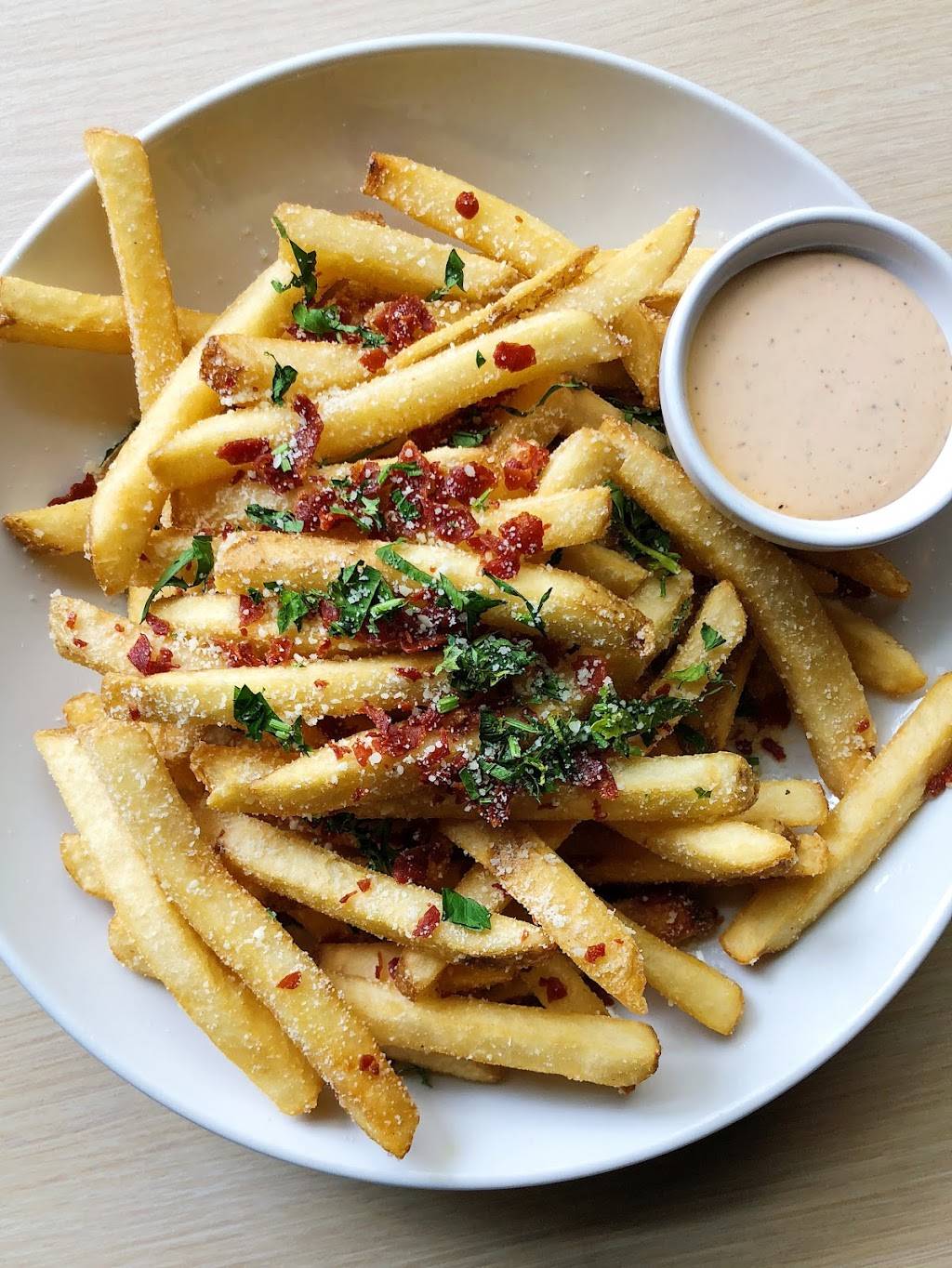 Shakers Bar and Grill | restaurant | 2234 N Canton Center Rd, Canton, MI 48187, USA | 7343348388 OR +1 734-334-8388