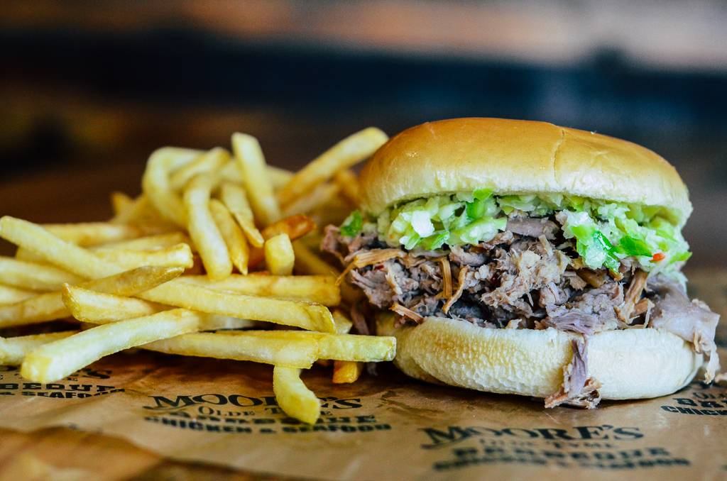 Moores Olde Tyme Barbeque Chicken & Seafood | restaurant | 2043 Central Park Dr, Winterville, NC 28590, USA | 2523534227 OR +1 252-353-4227