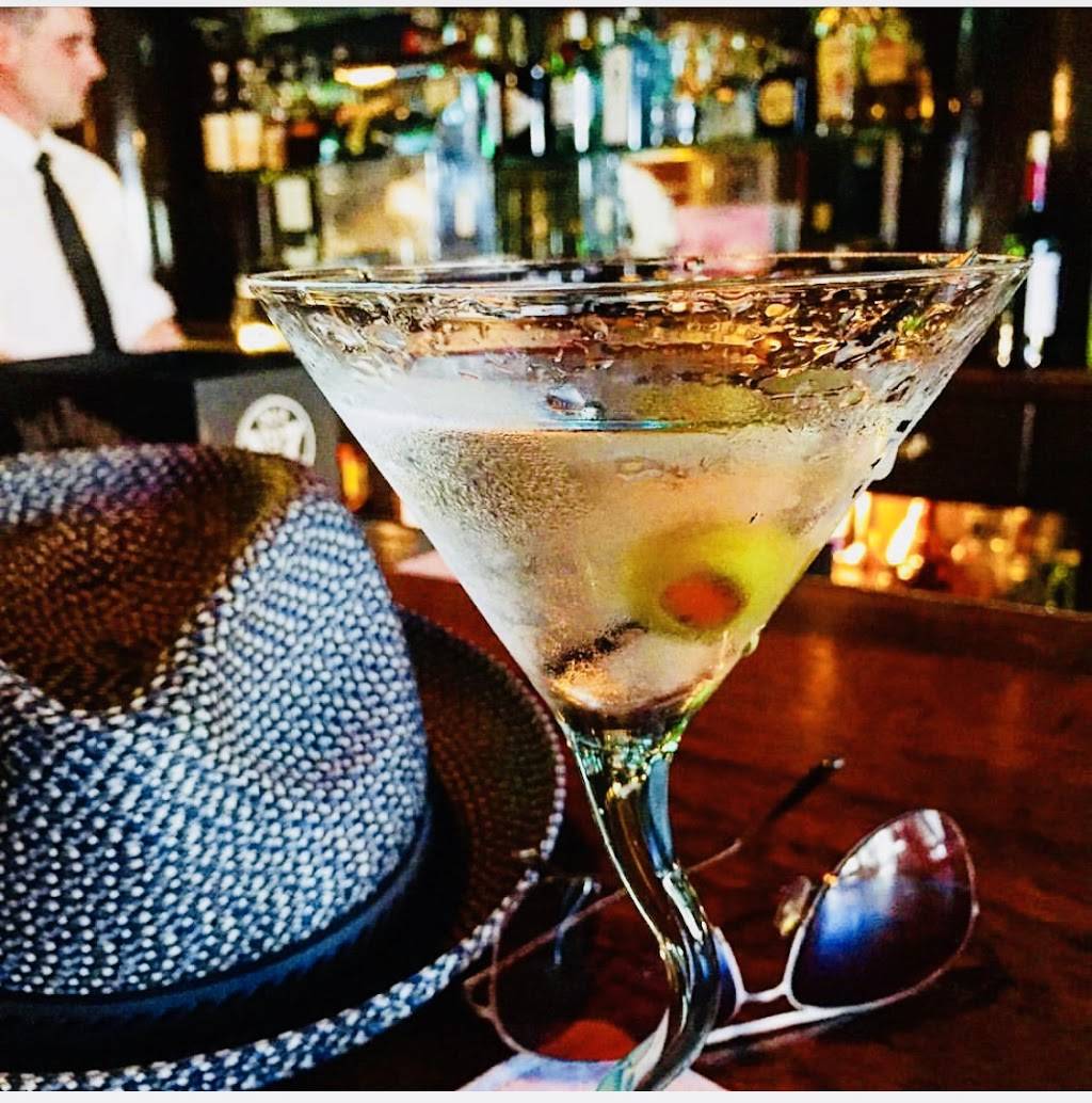 Valley Inn Restaurant and Martini Bar | restaurant | 4557 Sherman Oaks Ave, Sherman Oaks, CA 91403, USA | 8187841163 OR +1 818-784-1163