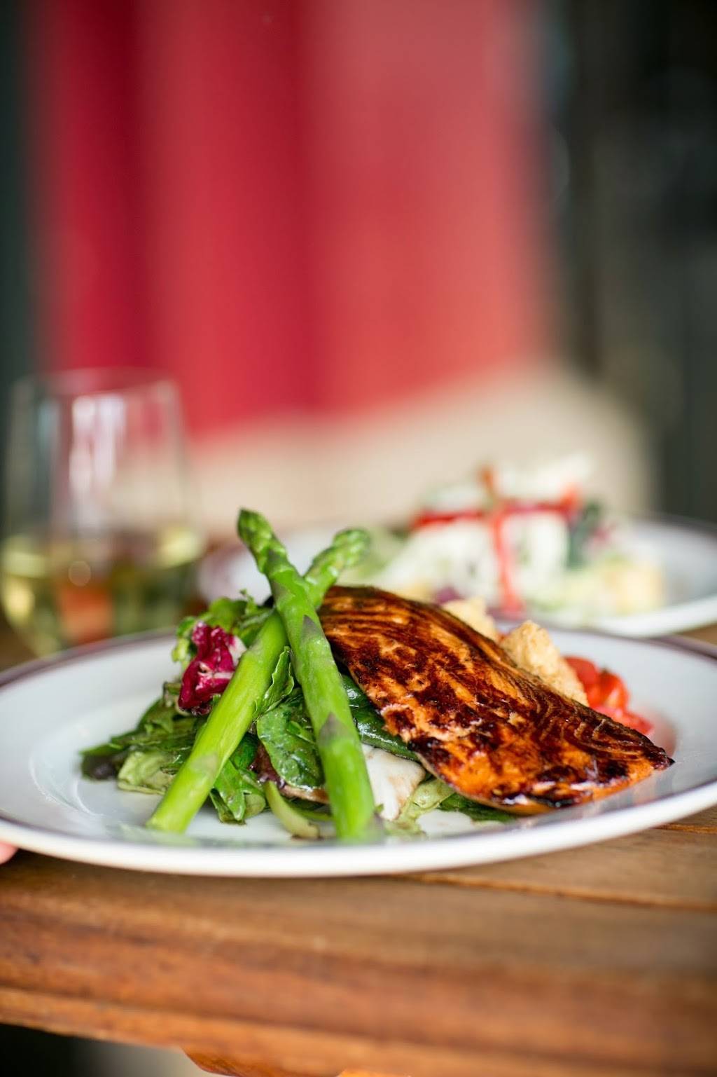 Ozzies Good Eats | restaurant | 11880 Grand Commons Ave, Fairfax, VA 22030, USA | 5713218000 OR +1 571-321-8000