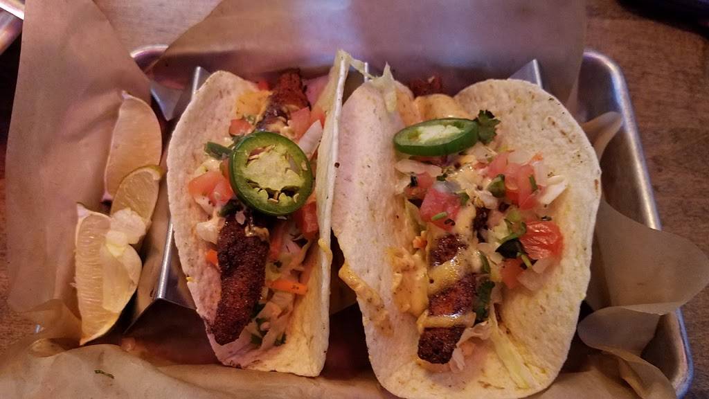 Famous Daves Bar-B-Que | restaurant | 6925 Camino Arroyo, Gilroy, CA 95020, USA | 4088421400 OR +1 408-842-1400