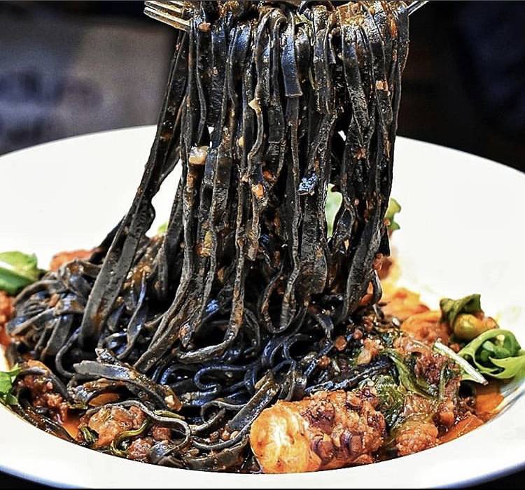 Ivy Kitchen and Cocktails | restaurant | 9215 E Jefferson Ave, Detroit, MI 48214, USA | 3133320607 OR +1 313-332-0607