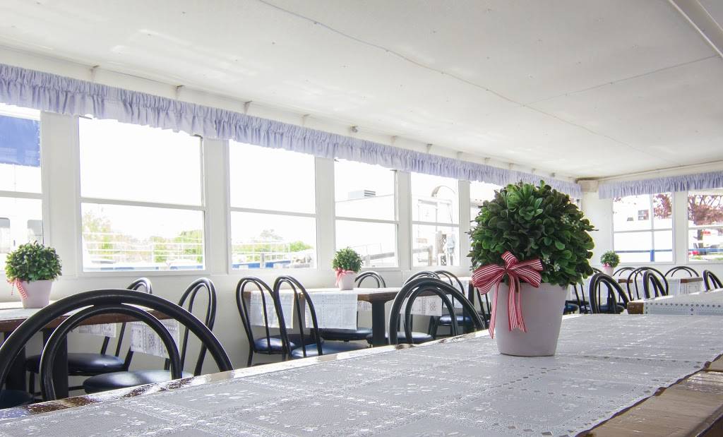 Clinton River Cruise Co | restaurant | 152 N River Rd, Mt Clemens, MI 48043, USA | 5864680212 OR +1 586-468-0212