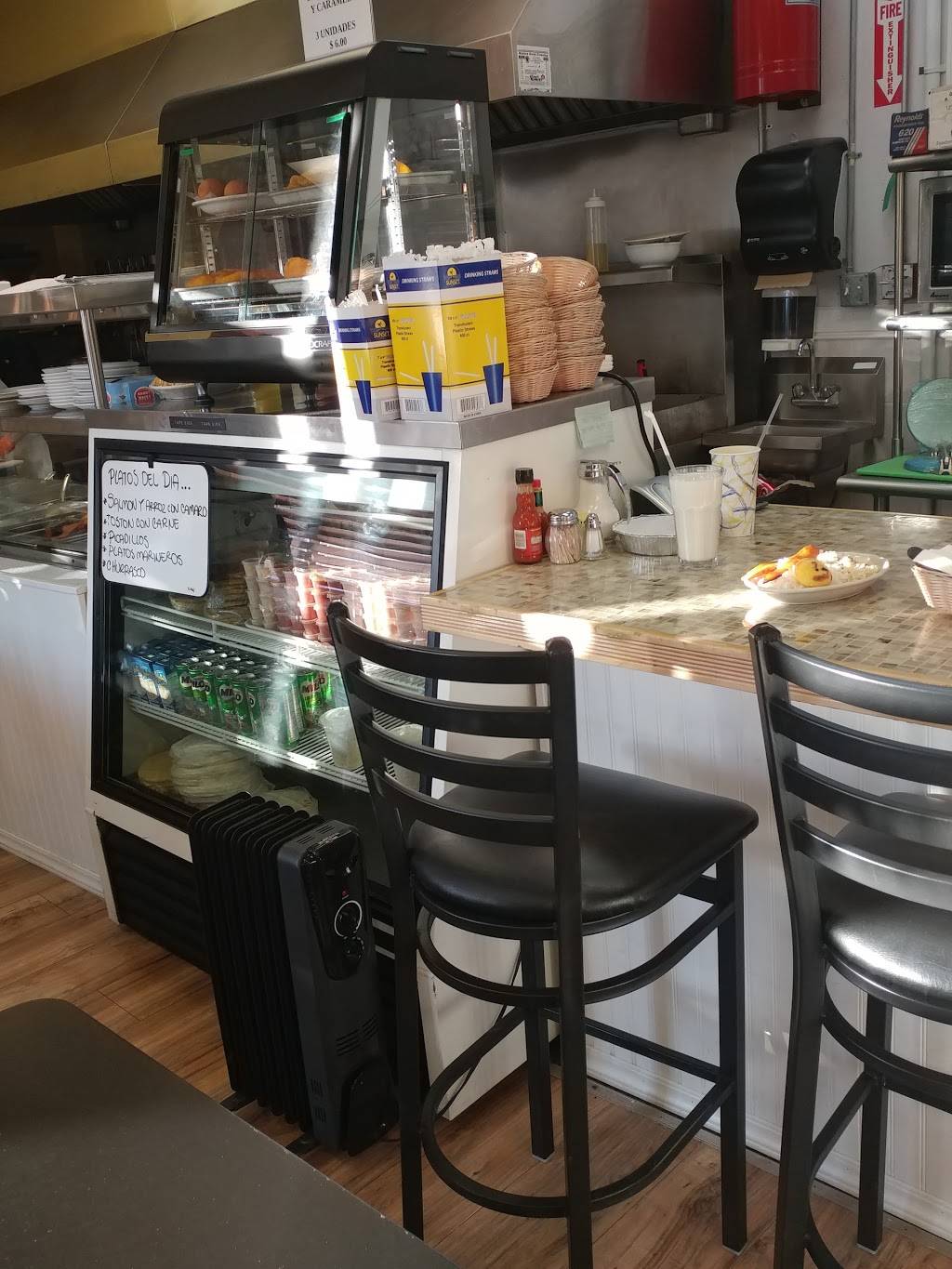 La Esquina del Sabor | restaurant | 1 Unity Ave, Revere, MA 02151, USA | 7812860033 OR +1 781-286-0033