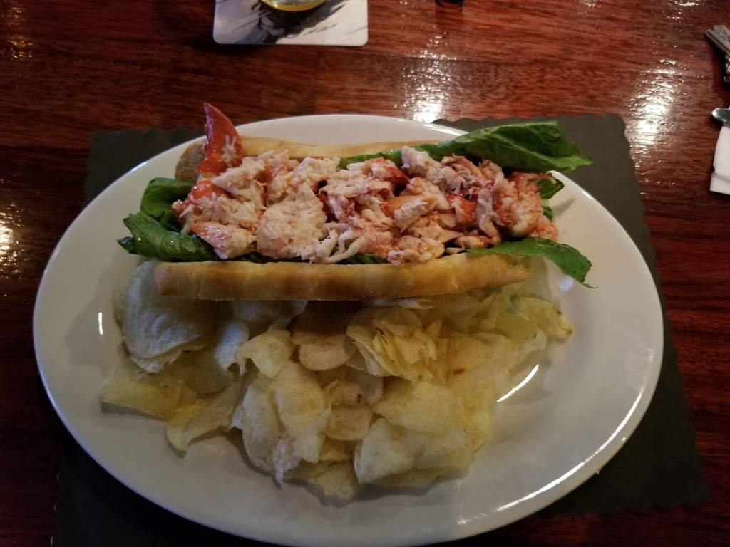 T & Ts 133 Club | restaurant | 29 Warren Ave #5019, East Providence, RI 02914, USA | 4014381330 OR +1 401-438-1330