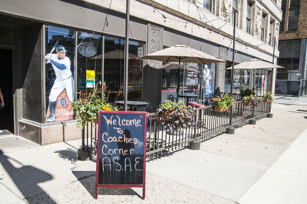 Coaches Corner | restaurant | 220 Bagley St, Detroit, MI 48226, USA | 3138183276 OR +1 313-818-3276