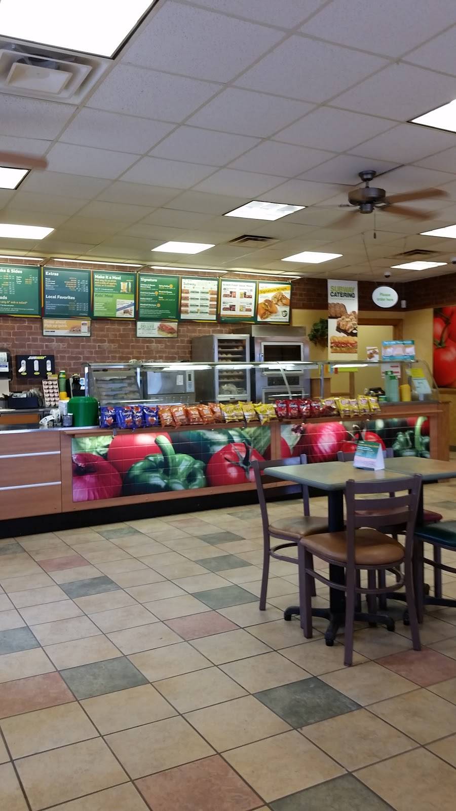 Subway Restaurants | restaurant | 199 E Main St, Russiaville, IN 46979, USA | 7658833000 OR +1 765-883-3000