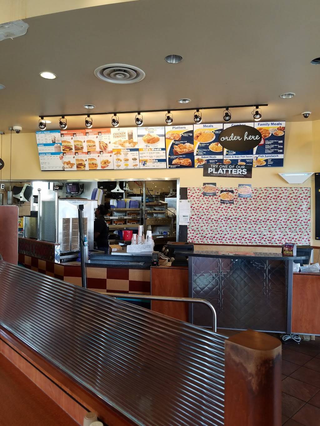 Long John Silvers | restaurant | 32 Patrick Henry Way, Charles Town, WV 25414, USA | 3047253069 OR +1 304-725-3069