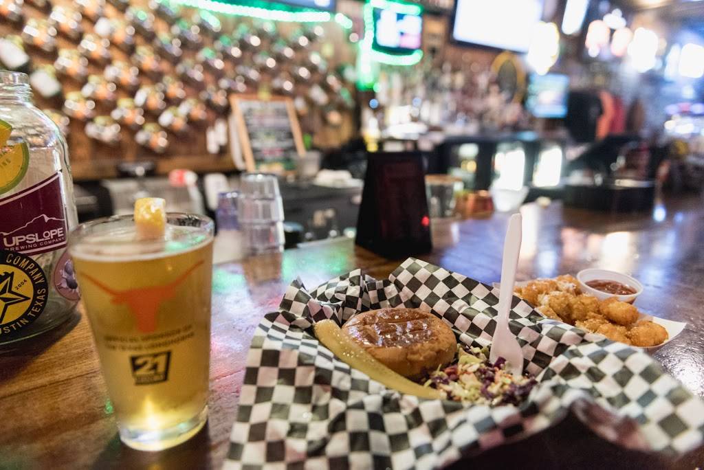 The Local Pub and Patio | restaurant | 2610 Guadalupe St, Austin, TX 78705, USA | 5124782337 OR +1 512-478-2337