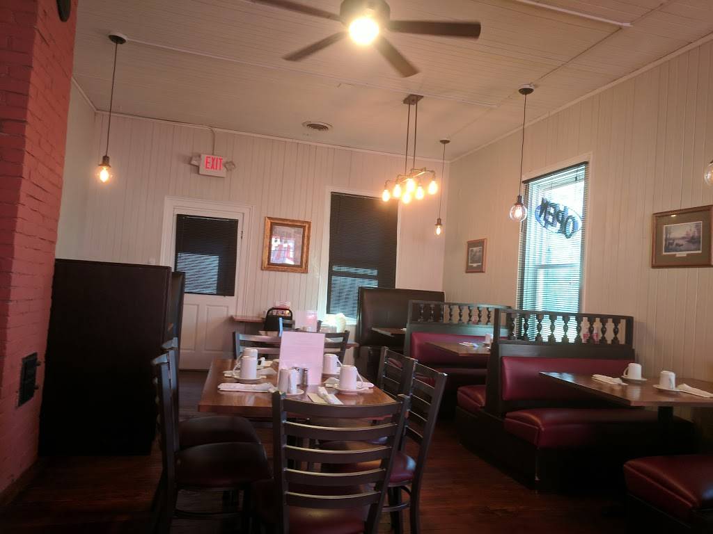 Lucys Cafe | restaurant | 132 N Main St, North Prairie, WI 53153, USA | 2623924084 OR +1 262-392-4084