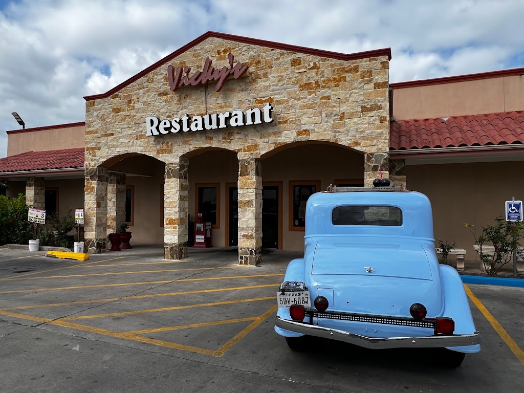 Vickys Restaurant | restaurant | 100 S Oscar Williams Rd, San Benito, TX 78586, USA | 9563610102 OR +1 956-361-0102