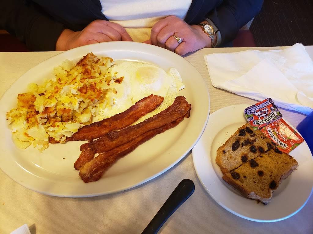 Red Apple Restaurant | restaurant | 1152 E Wisconsin St, Portage, WI 53901, USA | 6087459000 OR +1 608-745-9000