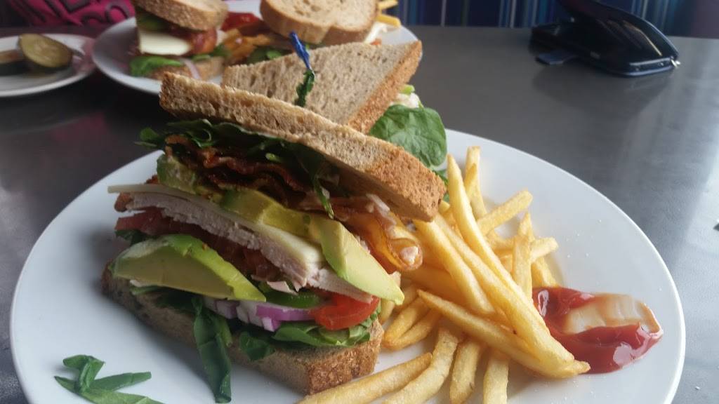 Jolly Roger Restaurant | restaurant | 1900 N Harbor Dr, Oceanside, CA 92054, USA | 7607221831 OR +1 760-722-1831