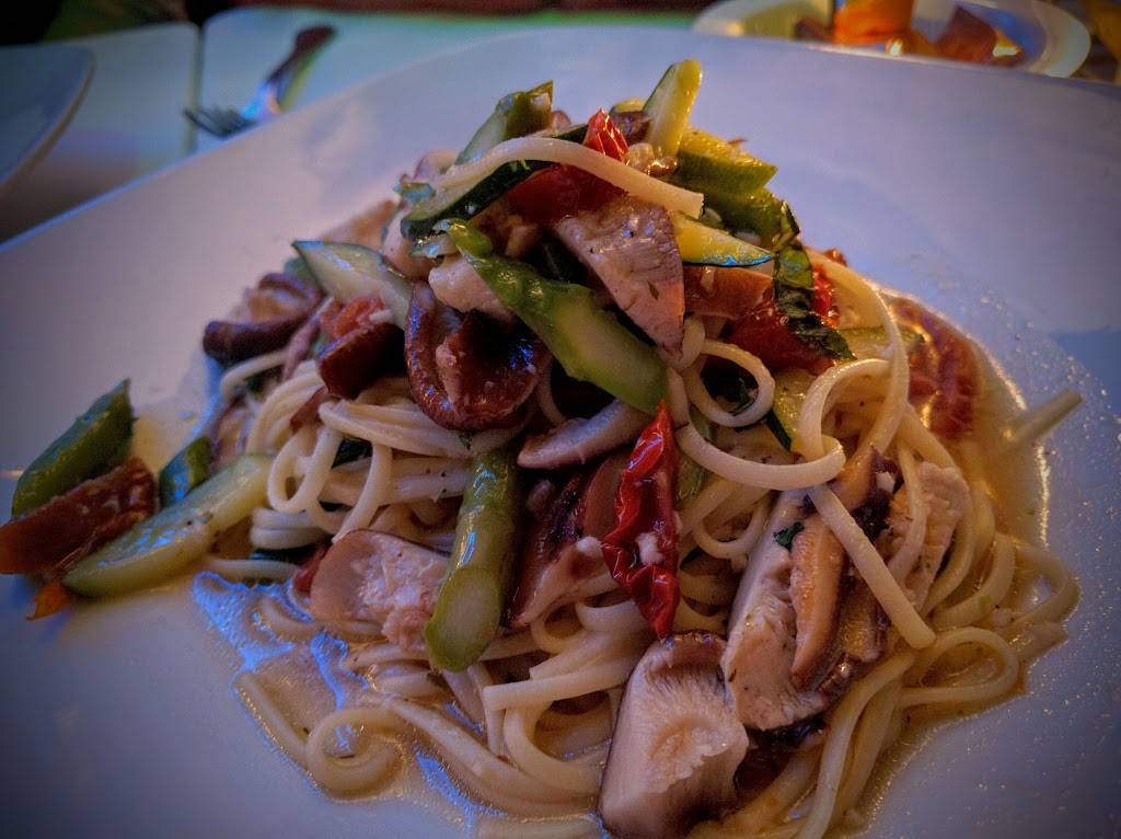 Mama Raos | restaurant | 6408 11th Ave, Brooklyn, NY 11219, USA | 7187452269 OR +1 718-745-2269