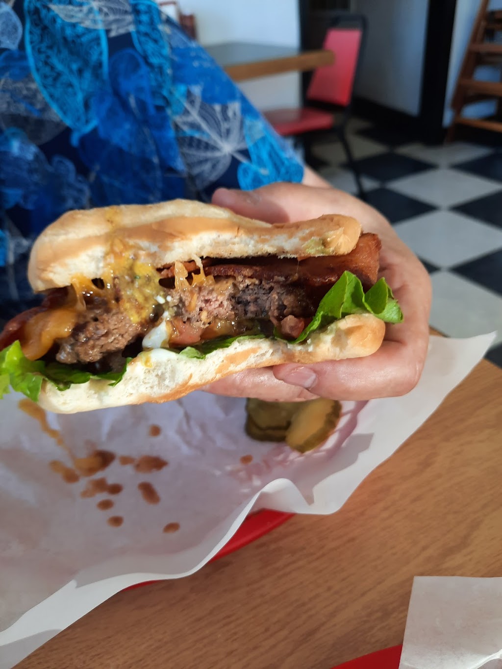 Eureka Stars Hamburgers | restaurant | 2009 Harrison Ave, Eureka, CA 95501, USA | 7074452061 OR +1 707-445-2061