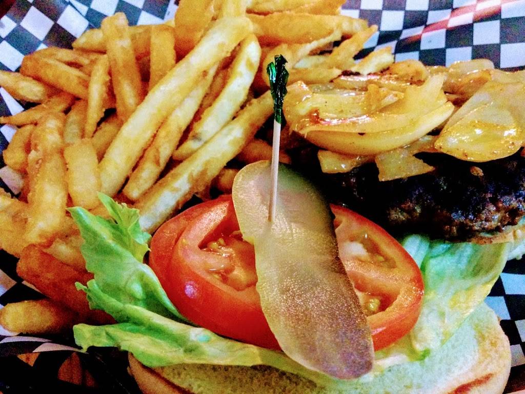 Teddys Food Fun & Spirits | restaurant | 30 Main St W, Grimsby, ON L3M 4J7, Canada | 9059455013 OR +1 905-945-5013