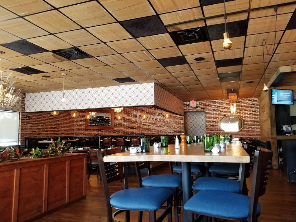 Louies Wine Dive and Kitchen 119 | restaurant | 6701 W 119th St, Overland Park, KS 66209, USA | 9134694177 OR +1 913-469-4177