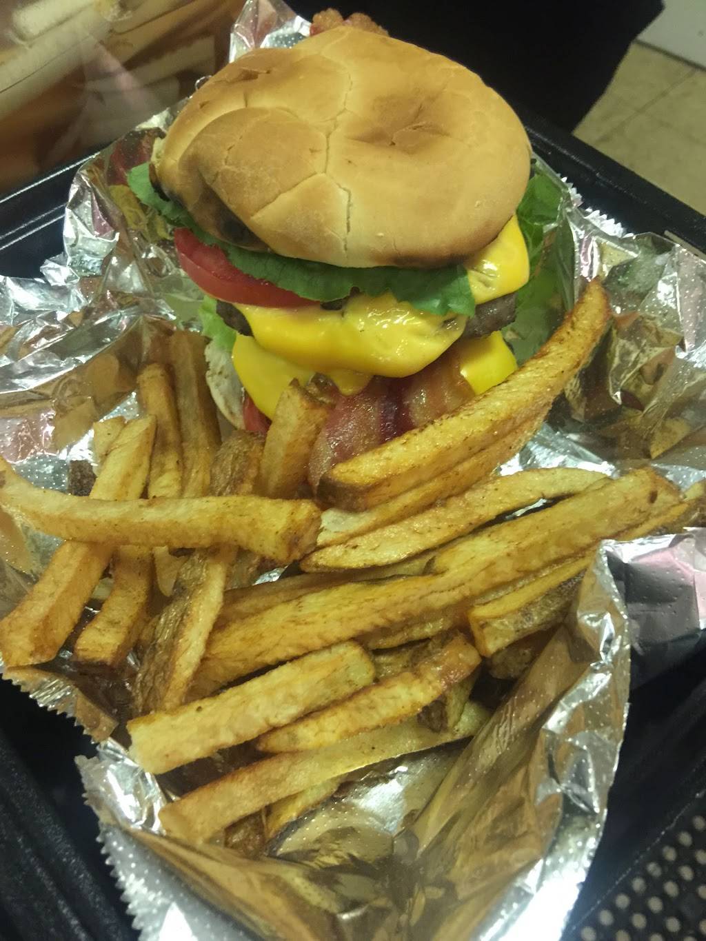 Savo Bar & Grille | restaurant | 2800 South Ave, Youngstown, OH 44502, USA | 3307815425 OR +1 330-781-5425