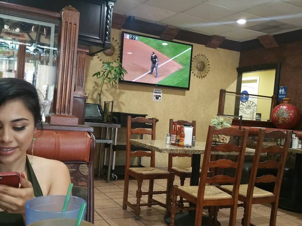 El Pescador | restaurant | 9051 Telegraph Rd, Pico Rivera, CA 90660, USA | 5629491907 OR +1 562-949-1907