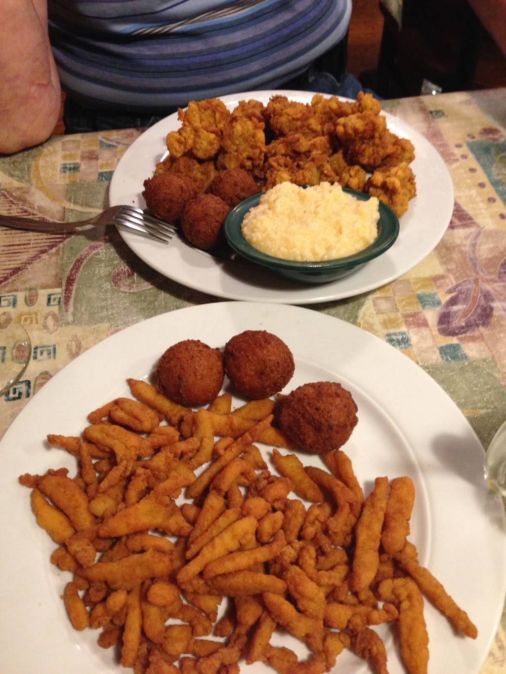 The Catfish Place | restaurant | 311 S Forest Ave, Apopka, FL 32703, USA | 4078897980 OR +1 407-889-7980