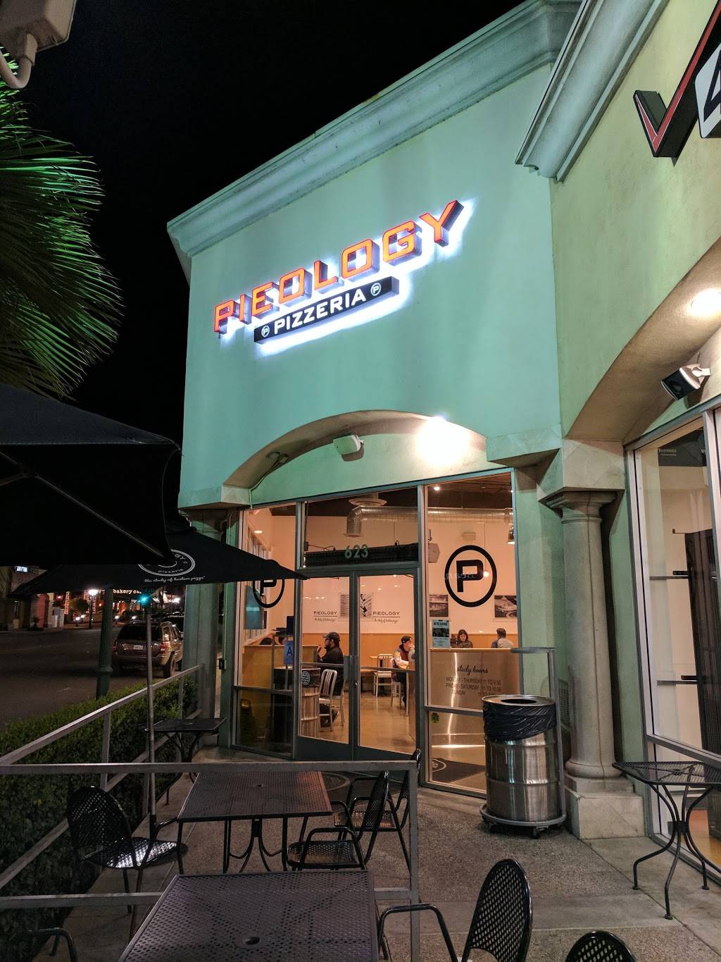 Pieology Pizzeria | restaurant | 623 Orange St, Redlands, CA 92374, USA | 9097927329 OR +1 909-792-7329
