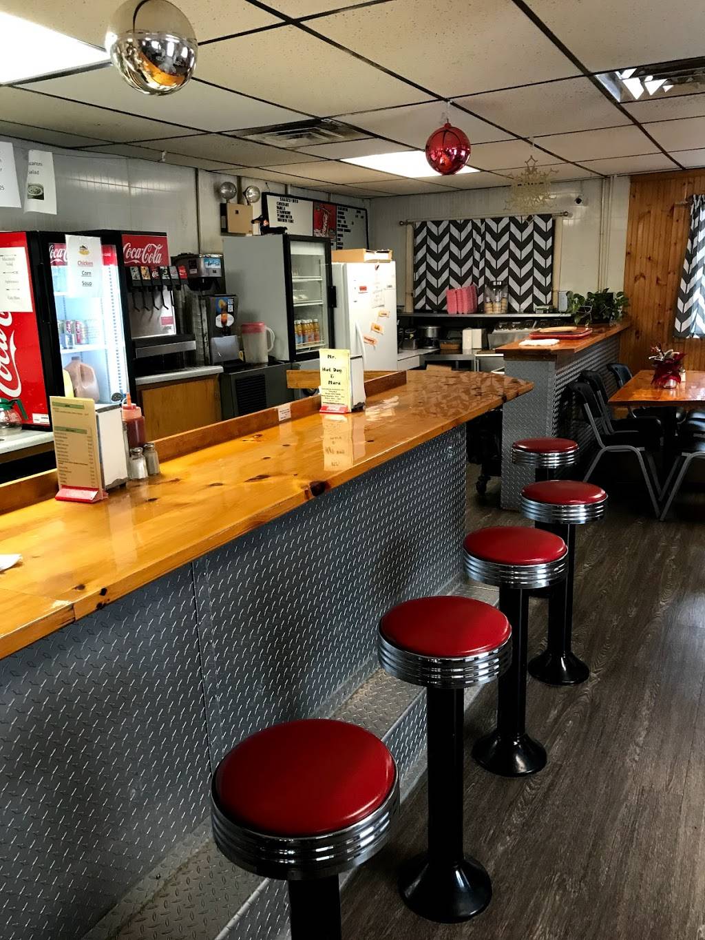 Mr Hot Dog | restaurant | 807 Pleasantview Blvd, Bellefonte, PA 16823, USA | 8143557860 OR +1 814-355-7860