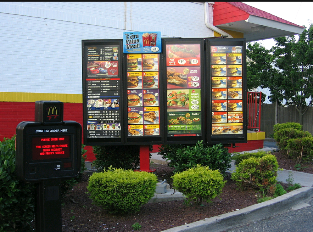 McDonalds | cafe | 108 W Main St, Clinton, CT 06413, USA | 8606691005 OR +1 860-669-1005