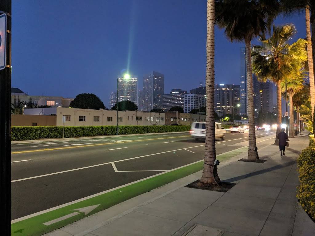 Starbucks | cafe | 9811 S Santa Monica Blvd, Beverly Hills, CA 90212, USA | 3105523133 OR +1 310-552-3133