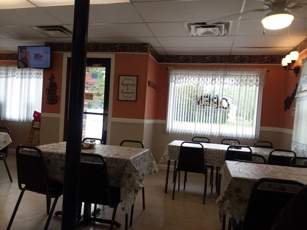 Pink Pony Drive In | restaurant | 613 12th St, Erie, IL 61250, USA | 3096592363 OR +1 309-659-2363